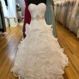 GORGEOUS GALINA WEDDING BALL GOWN!! OFFERS OFFERS!